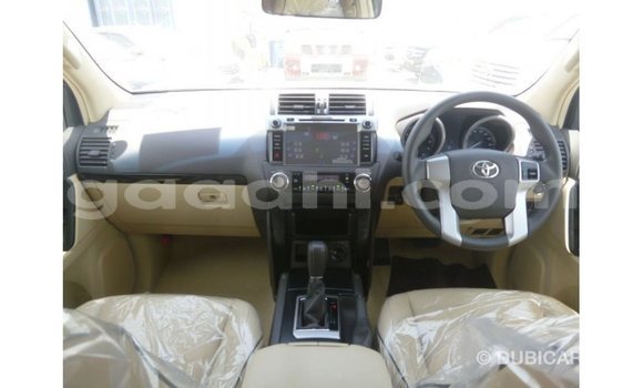 Acheter Import Voiture Toyota Prado Blanc à Import - Dubai, Somalie Acheter Import Voiture Toyota Prado Blanc à Import - Dubai, Somalie