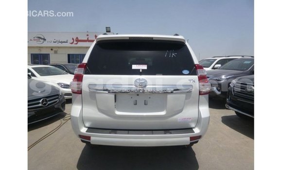 Acheter Import Voiture Toyota Prado Blanc à Import - Dubai, Somalie Acheter Import Voiture Toyota Prado Blanc à Import - Dubai, Somalie