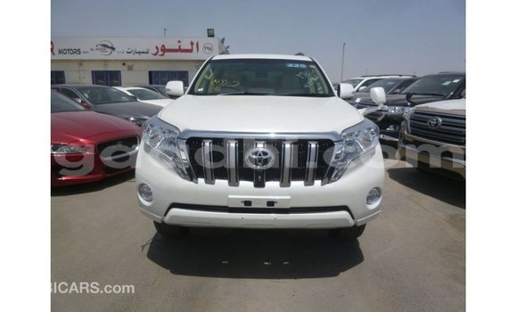 Acheter Import Voiture Toyota Prado Blanc à Import - Dubai, Somalie Acheter Import Voiture Toyota Prado Blanc à Import - Dubai, Somalie
