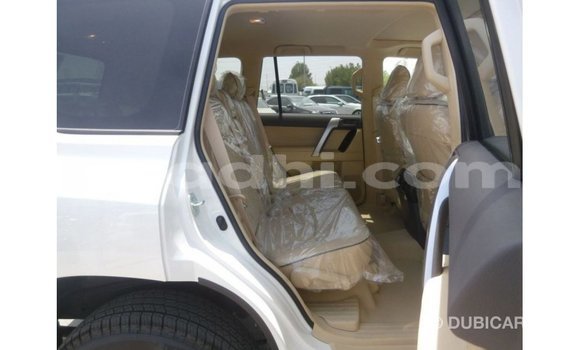 Acheter Import Voiture Toyota Prado Blanc à Import - Dubai, Somalie Acheter Import Voiture Toyota Prado Blanc à Import - Dubai, Somalie