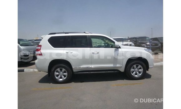 Acheter Import Voiture Toyota Prado Blanc à Import - Dubai, Somalie Acheter Import Voiture Toyota Prado Blanc à Import - Dubai, Somalie