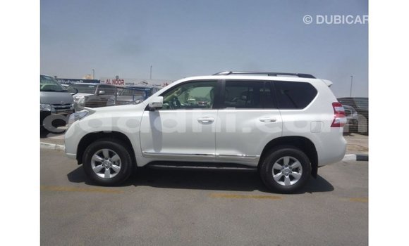 Acheter Import Voiture Toyota Prado Blanc à Import - Dubai, Somalie Acheter Import Voiture Toyota Prado Blanc à Import - Dubai, Somalie