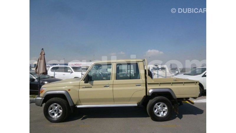 Big with watermark toyota land cruiser somalia import dubai 3847