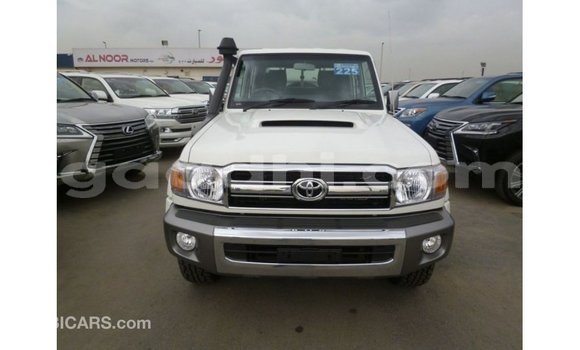 Acheter Import Voiture Toyota Land Cruiser Blanc à Import - Dubai, Somalie Acheter Import Voiture Toyota Land Cruiser Blanc à Import - Dubai, Somalie