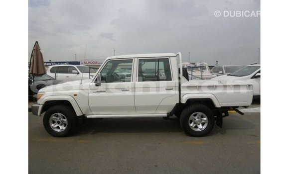 Acheter Import Voiture Toyota Land Cruiser Blanc à Import - Dubai, Somalie Acheter Import Voiture Toyota Land Cruiser Blanc à Import - Dubai, Somalie