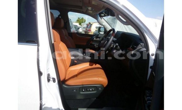 Acheter Import Voiture Lexus LX Blanc à Import - Dubai, Somalie Acheter Import Voiture Lexus LX Blanc à Import - Dubai, Somalie