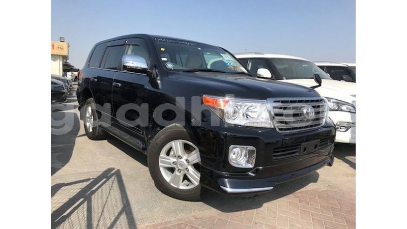 Big with watermark toyota land cruiser somalia import dubai 3856