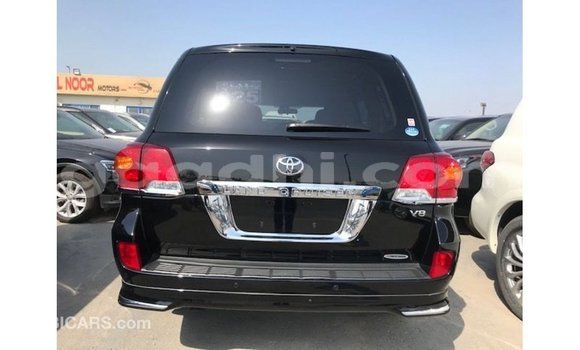 Acheter Import Voiture Toyota Land Cruiser Noir à Import - Dubai, Somalie Acheter Import Voiture Toyota Land Cruiser Noir à Import - Dubai, Somalie