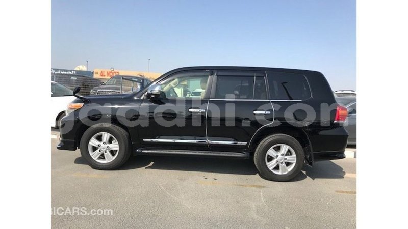 Big with watermark toyota land cruiser somalia import dubai 3856