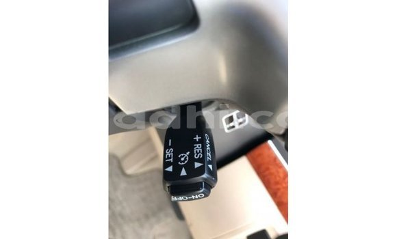 Acheter Import Voiture Toyota Land Cruiser Noir à Import - Dubai, Somalie Acheter Import Voiture Toyota Land Cruiser Noir à Import - Dubai, Somalie