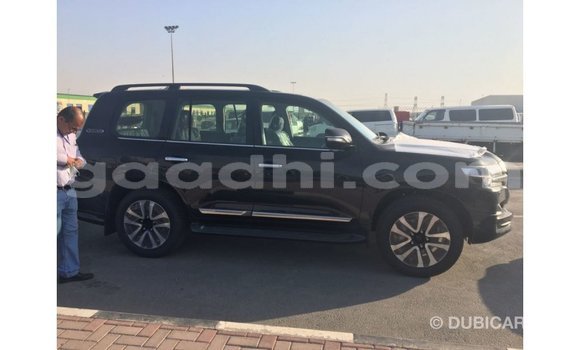 Imported Toyota Land Cruiser Black Makiinaa iti Import - Dubai keessatti Somalia keessatti Imported Toyota Land Cruiser Black Makiinaa iti Import - Dubai keessatti Somalia keessatti