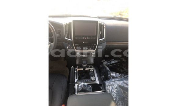Imported Toyota Land Cruiser Black Makiinaa iti Import - Dubai keessatti Somalia keessatti Imported Toyota Land Cruiser Black Makiinaa iti Import - Dubai keessatti Somalia keessatti