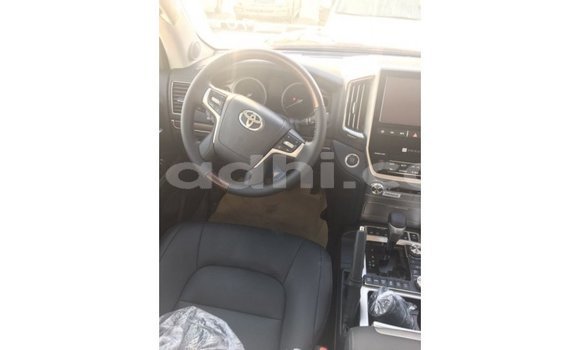 Imported Toyota Land Cruiser Black Makiinaa iti Import - Dubai keessatti Somalia keessatti Imported Toyota Land Cruiser Black Makiinaa iti Import - Dubai keessatti Somalia keessatti