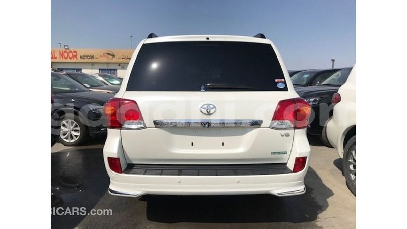 Big with watermark toyota land cruiser somalia import dubai 3863