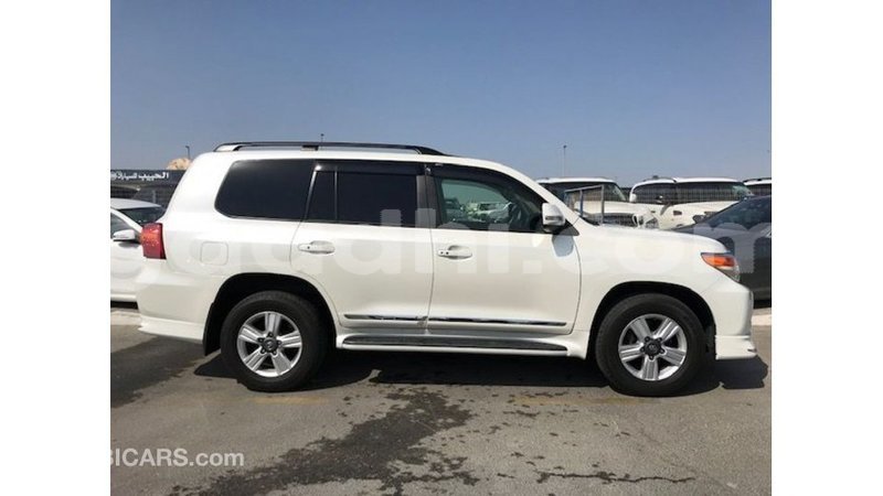 Big with watermark toyota land cruiser somalia import dubai 3863