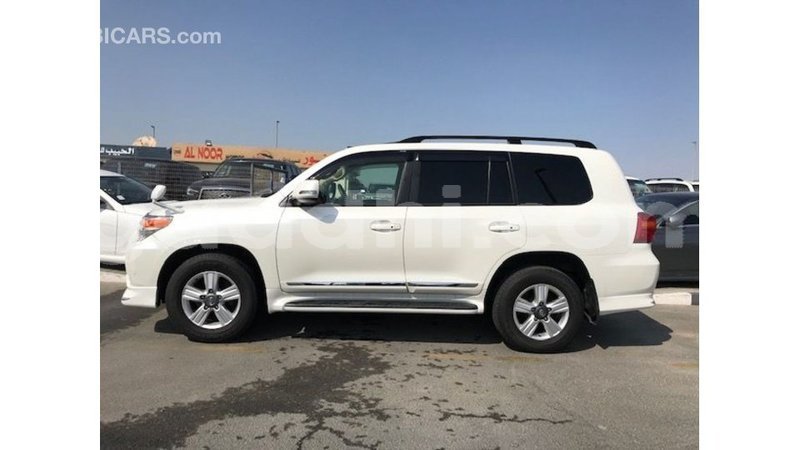 Big with watermark toyota land cruiser somalia import dubai 3863