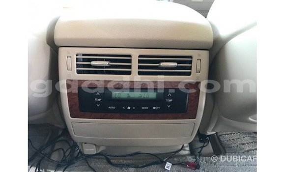Acheter Import Voiture Toyota Land Cruiser Blanc à Import - Dubai, Somalie Acheter Import Voiture Toyota Land Cruiser Blanc à Import - Dubai, Somalie