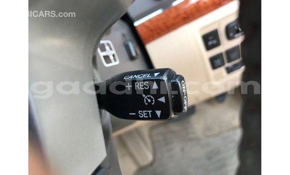Acheter Import Voiture Toyota Land Cruiser Blanc à Import - Dubai, Somalie Acheter Import Voiture Toyota Land Cruiser Blanc à Import - Dubai, Somalie