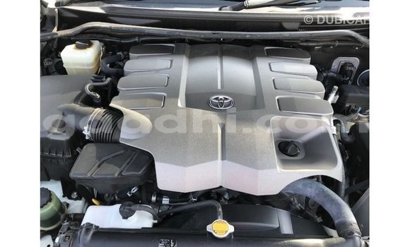 Acheter Import Voiture Toyota Land Cruiser Blanc à Import - Dubai, Somalie Acheter Import Voiture Toyota Land Cruiser Blanc à Import - Dubai, Somalie