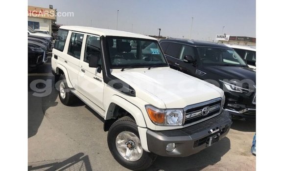 Acheter Import Voiture Toyota Land Cruiser Blanc à Import - Dubai, Somalie Acheter Import Voiture Toyota Land Cruiser Blanc à Import - Dubai, Somalie