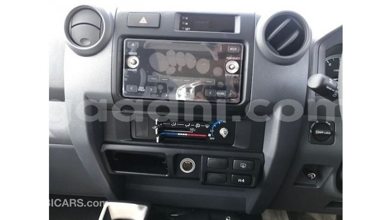 Big with watermark toyota land cruiser somalia import dubai 3865