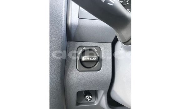 Acheter Import Voiture Toyota Land Cruiser Blanc à Import - Dubai, Somalie Acheter Import Voiture Toyota Land Cruiser Blanc à Import - Dubai, Somalie