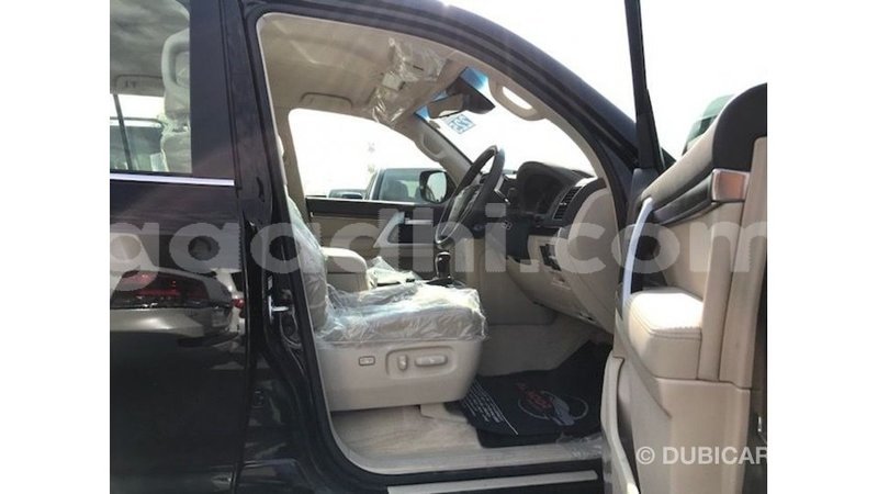 Big with watermark toyota land cruiser somalia import dubai 3866