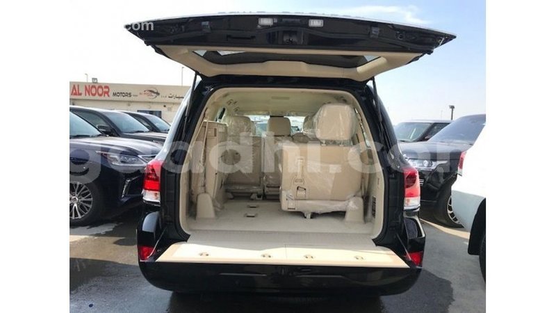 Big with watermark toyota land cruiser somalia import dubai 3866