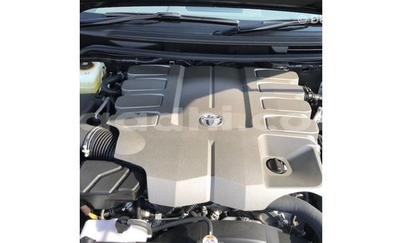 Acheter Import Voiture Toyota Land Cruiser Noir à Import - Dubai, Somalie Acheter Import Voiture Toyota Land Cruiser Noir à Import - Dubai, Somalie