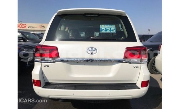 Acheter Import Voiture Toyota Land Cruiser Blanc à Import - Dubai, Somalie Acheter Import Voiture Toyota Land Cruiser Blanc à Import - Dubai, Somalie