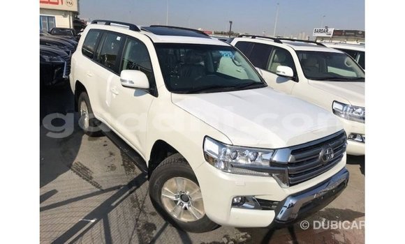 Acheter Import Voiture Toyota Land Cruiser Blanc à Import - Dubai, Somalie Acheter Import Voiture Toyota Land Cruiser Blanc à Import - Dubai, Somalie