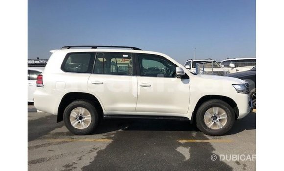 Acheter Import Voiture Toyota Land Cruiser Blanc à Import - Dubai, Somalie Acheter Import Voiture Toyota Land Cruiser Blanc à Import - Dubai, Somalie
