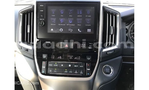 Acheter Import Voiture Toyota Land Cruiser Blanc à Import - Dubai, Somalie Acheter Import Voiture Toyota Land Cruiser Blanc à Import - Dubai, Somalie