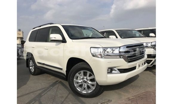 Acheter Import Voiture Toyota Land Cruiser Blanc à Import - Dubai, Somalie Acheter Import Voiture Toyota Land Cruiser Blanc à Import - Dubai, Somalie
