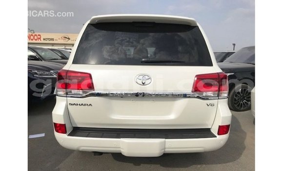 Acheter Import Voiture Toyota Land Cruiser Blanc à Import - Dubai, Somalie Acheter Import Voiture Toyota Land Cruiser Blanc à Import - Dubai, Somalie