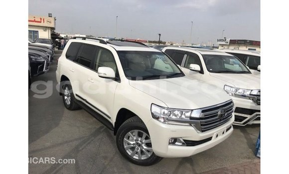 Acheter Import Voiture Toyota Land Cruiser Blanc à Import - Dubai, Somalie Acheter Import Voiture Toyota Land Cruiser Blanc à Import - Dubai, Somalie