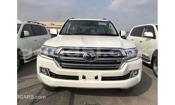 Acheter Import Voiture Toyota Land Cruiser Blanc à Import - Dubai, Somalie Acheter Import Voiture Toyota Land Cruiser Blanc à Import - Dubai, Somalie