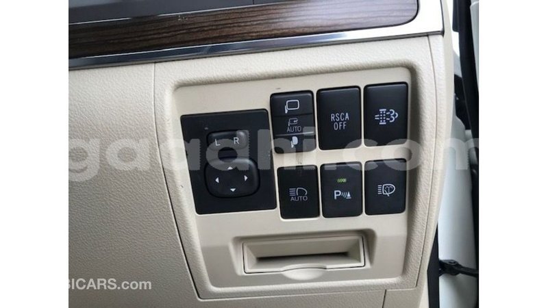 Big with watermark toyota land cruiser somalia import dubai 3868