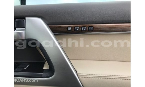 Acheter Import Voiture Toyota Land Cruiser Blanc à Import - Dubai, Somalie Acheter Import Voiture Toyota Land Cruiser Blanc à Import - Dubai, Somalie