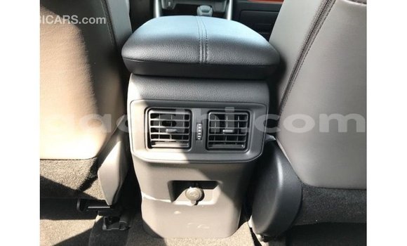 Acheter Import Utilitaire Toyota HiAce Noir à Import - Dubai, Somalie Acheter Import Utilitaire Toyota HiAce Noir à Import - Dubai, Somalie