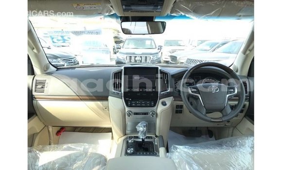 Acheter Import Voiture Toyota Land Cruiser Blanc à Import - Dubai, Somalie Acheter Import Voiture Toyota Land Cruiser Blanc à Import - Dubai, Somalie