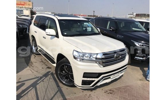 Acheter Import Voiture Toyota Land Cruiser Blanc à Import - Dubai, Somalie Acheter Import Voiture Toyota Land Cruiser Blanc à Import - Dubai, Somalie