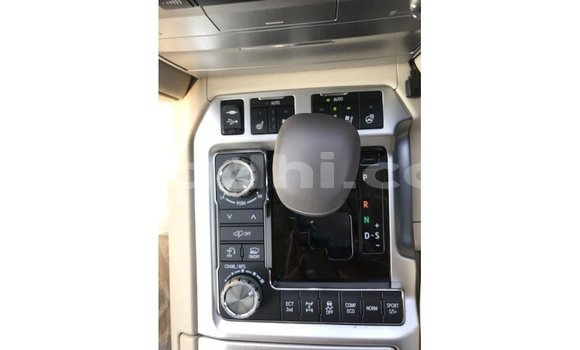Acheter Import Voiture Toyota Land Cruiser Blanc à Import - Dubai, Somalie Acheter Import Voiture Toyota Land Cruiser Blanc à Import - Dubai, Somalie