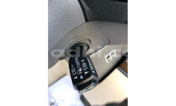 Acheter Import Voiture Toyota Land Cruiser Blanc à Import - Dubai, Somalie Acheter Import Voiture Toyota Land Cruiser Blanc à Import - Dubai, Somalie
