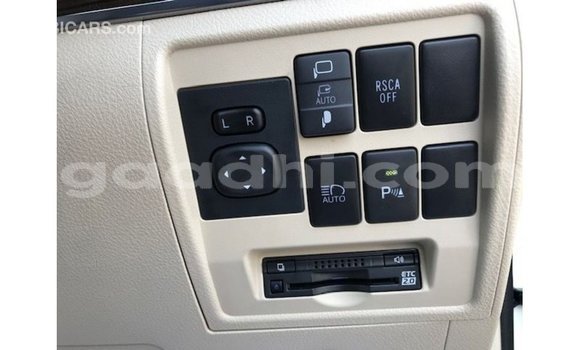 Acheter Import Voiture Toyota Land Cruiser Blanc à Import - Dubai, Somalie Acheter Import Voiture Toyota Land Cruiser Blanc à Import - Dubai, Somalie