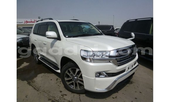 Acheter Import Voiture Toyota Land Cruiser Blanc à Import - Dubai, Somalie Acheter Import Voiture Toyota Land Cruiser Blanc à Import - Dubai, Somalie