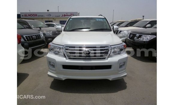 Acheter Import Voiture Toyota Land Cruiser Blanc à Import - Dubai, Somalie Acheter Import Voiture Toyota Land Cruiser Blanc à Import - Dubai, Somalie