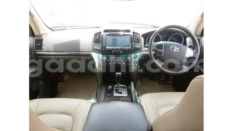 Big with watermark toyota land cruiser somalia import dubai 3874