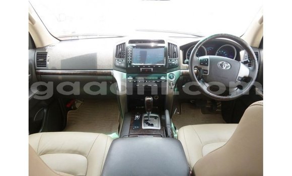 Acheter Import Voiture Toyota Land Cruiser Blanc à Import - Dubai, Somalie Acheter Import Voiture Toyota Land Cruiser Blanc à Import - Dubai, Somalie