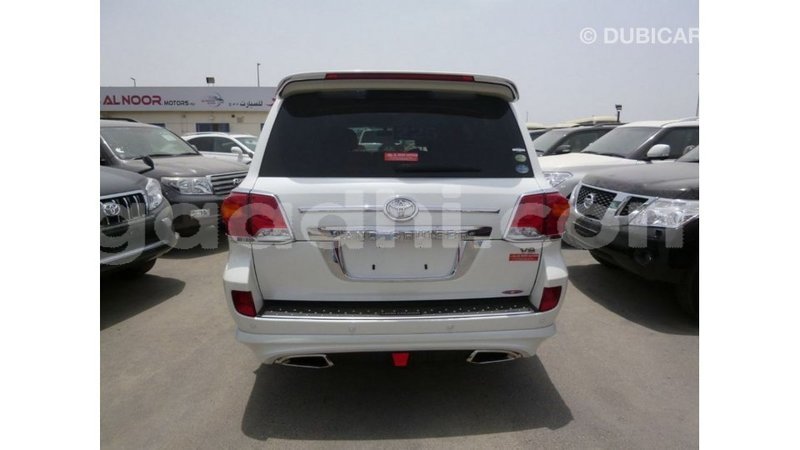 Big with watermark toyota land cruiser somalia import dubai 3874